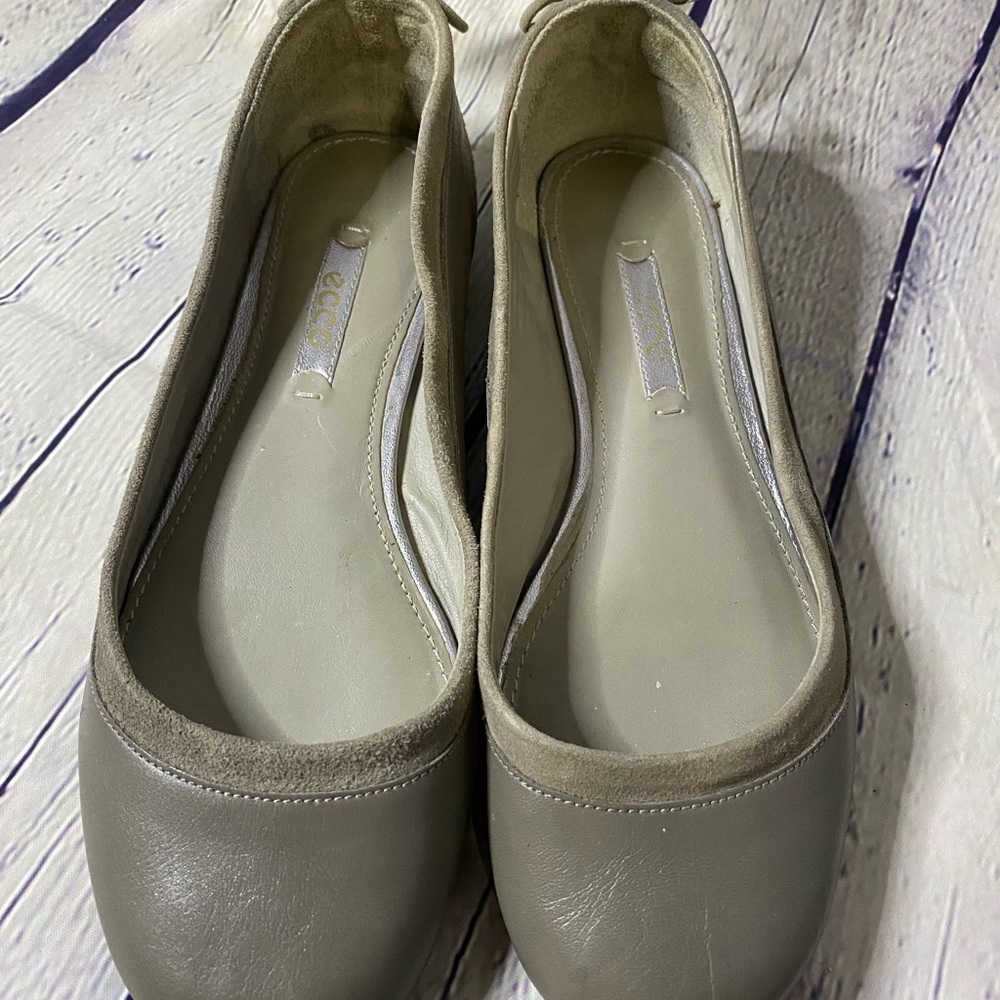 Ecco Gray Leather & Suede Ballet Flats Size 36 (6) - Picture 3 of 12